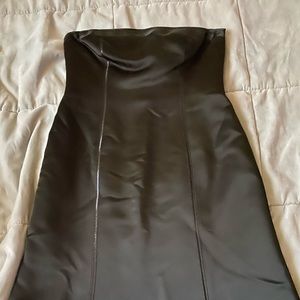 Mini strapless black dress